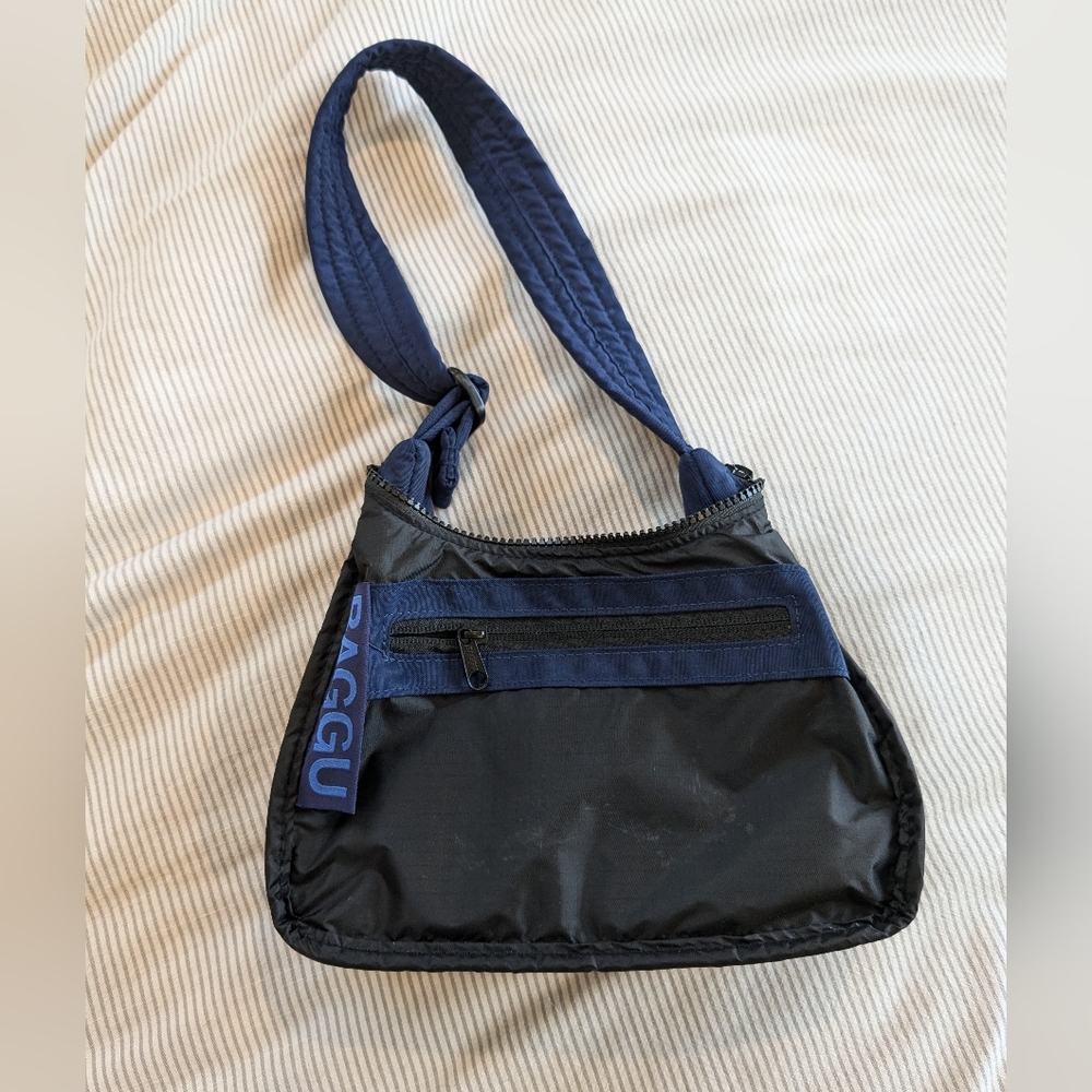 BAGGU Mini Nylon Shoulder Bag - Picture 4 of 4